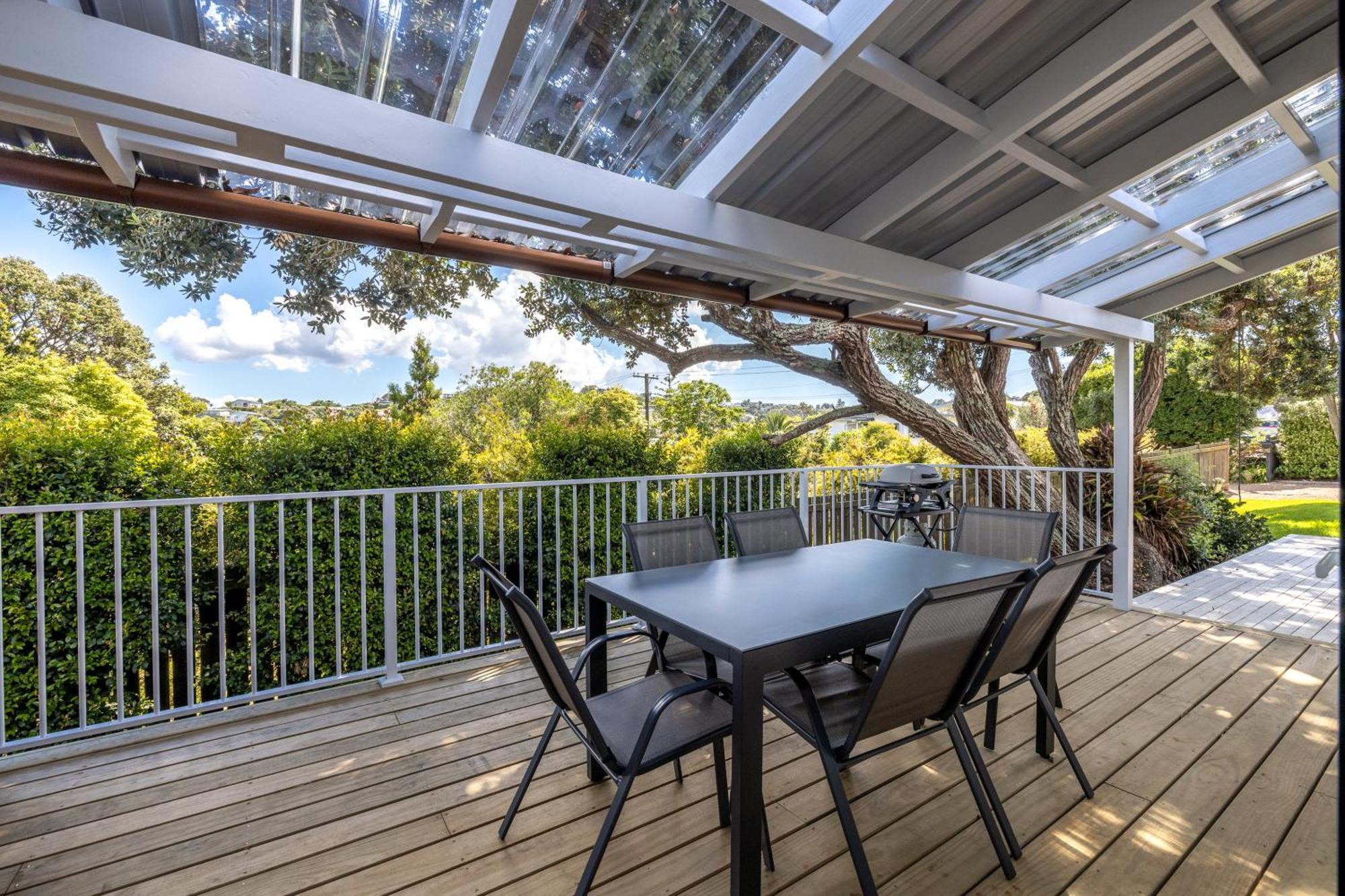 Miami One One Villa Oneroa Exterior photo